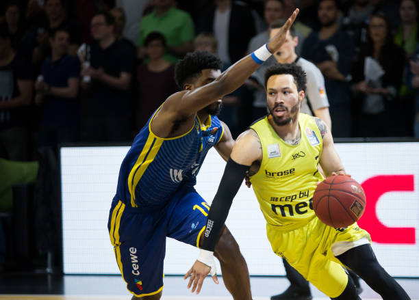 届时他的存 届时他的存